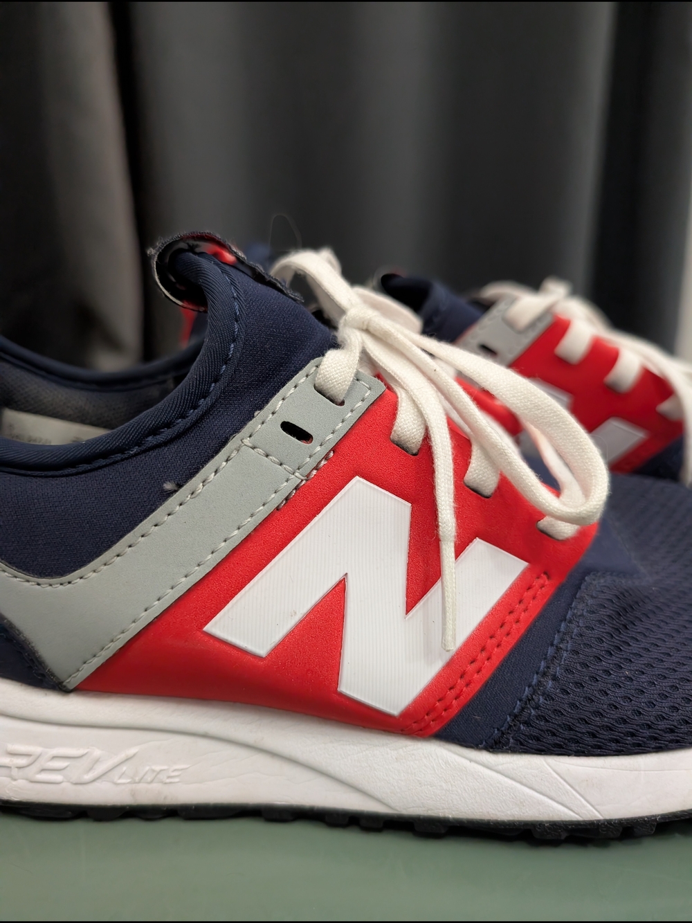 New Balance Women’s Red/White/Blue 24/7 Athletic Sneakers SZ 8 - Picture 3 of 11
